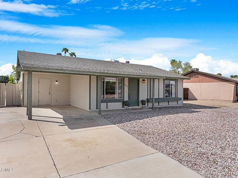 2113 W WESTERN Drive photo 1