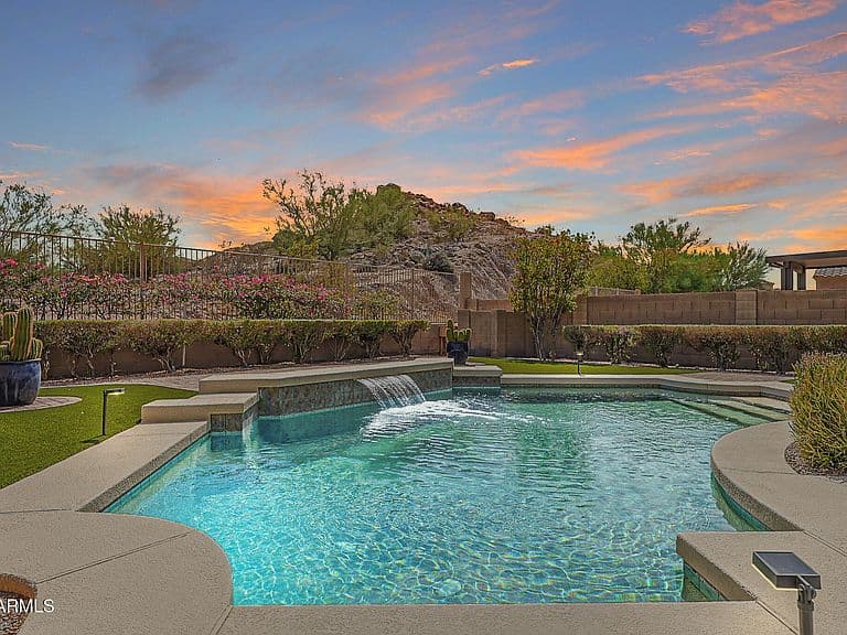 18487 W DESERT VIEW Lane photo 1