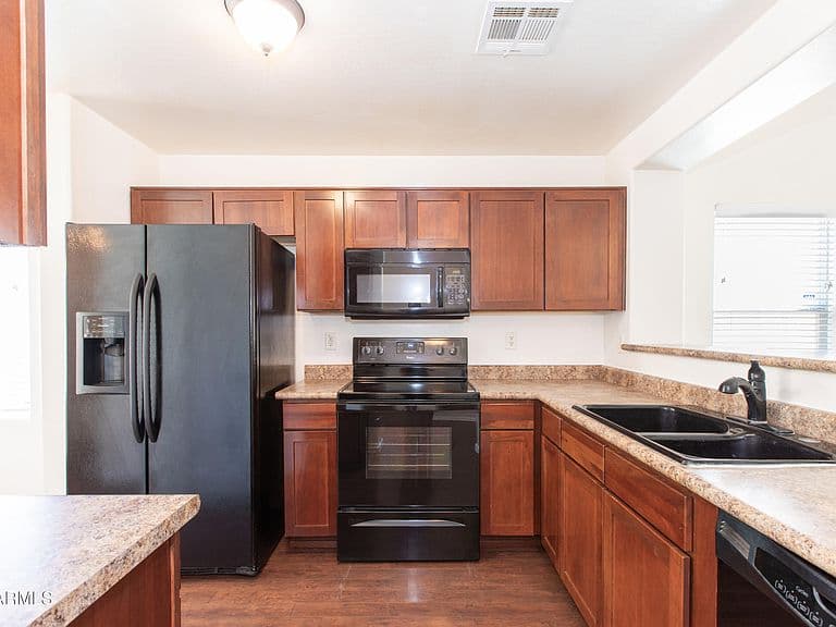1429 E Desert Holly Drive photo 2