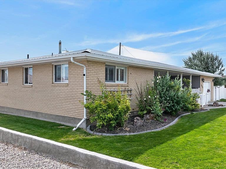 13838 N Laughran Rd photo 3