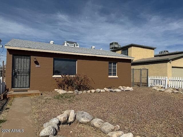 433 E LINDEN Street photo 1