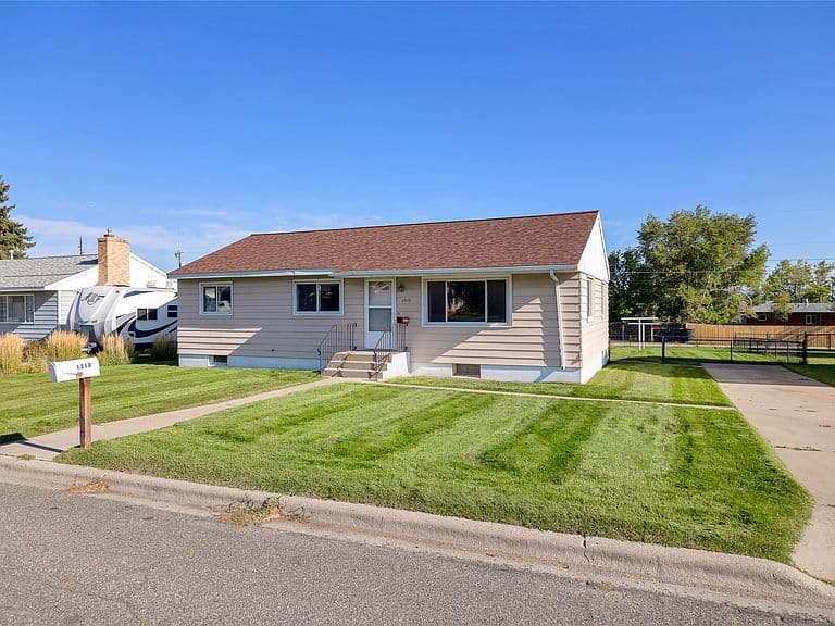 1310 Peosta Ave photo 2