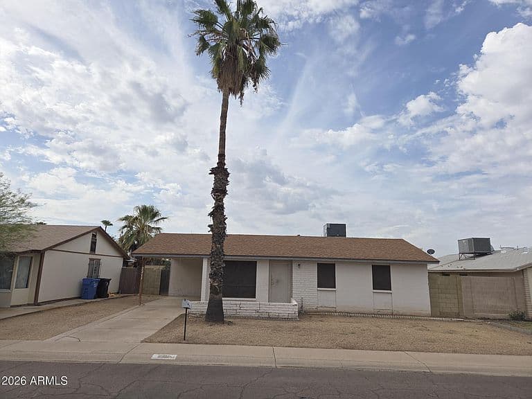 2211 W HARTFORD Avenue photo 1