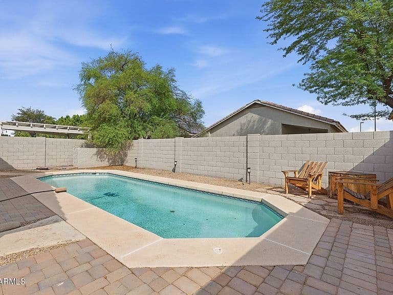 702 E KYLE Drive photo 4