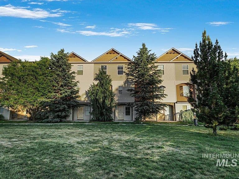 8704 W Pine Valley Ln photo 4