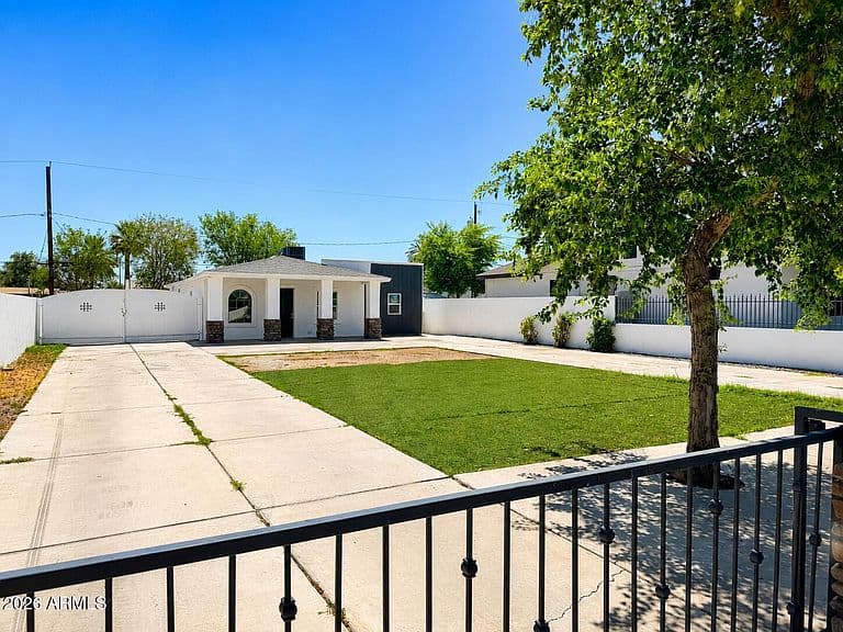 4437 S 8TH Place S photo 2