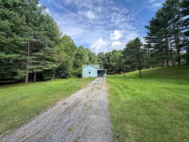 12 Hurley Lane photo 3