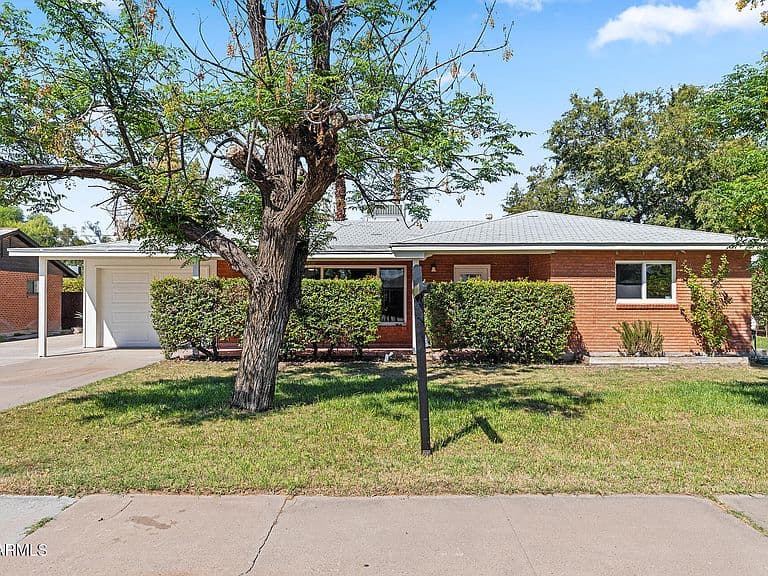 1826 E HAZELWOOD Street photo 2