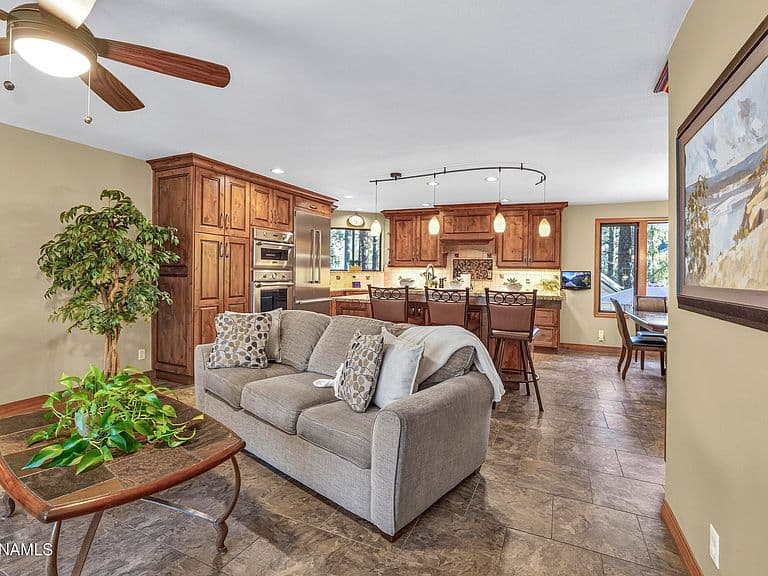 3110 W Tami Ln photo 3