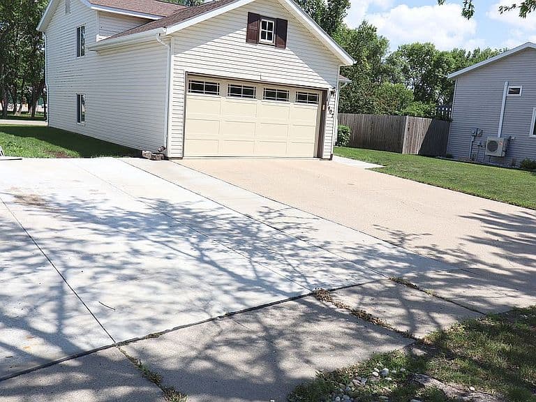 1407 7th St W photo 3