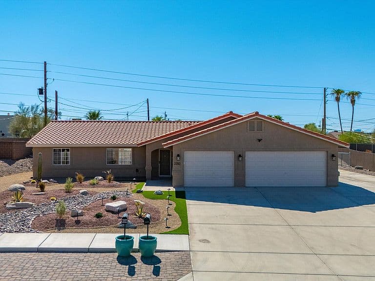 3350 Fountain Palm Dr photo 1