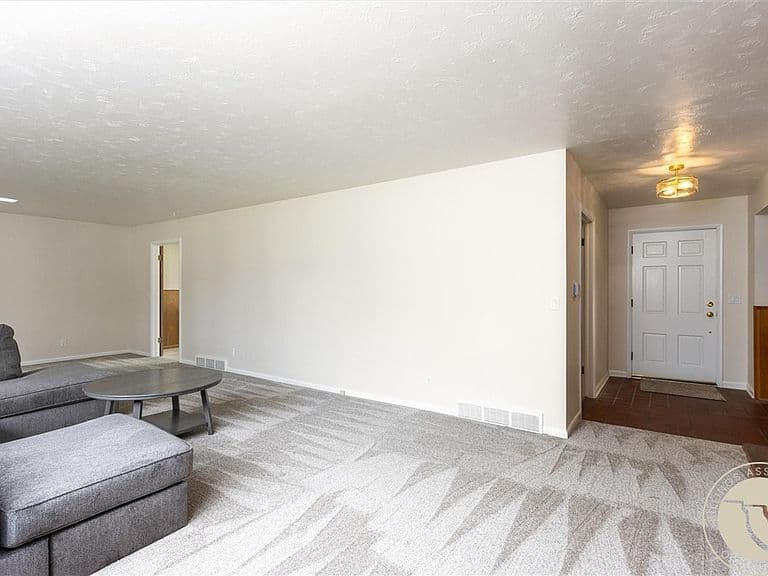 1706 Mariposa Ln photo 3