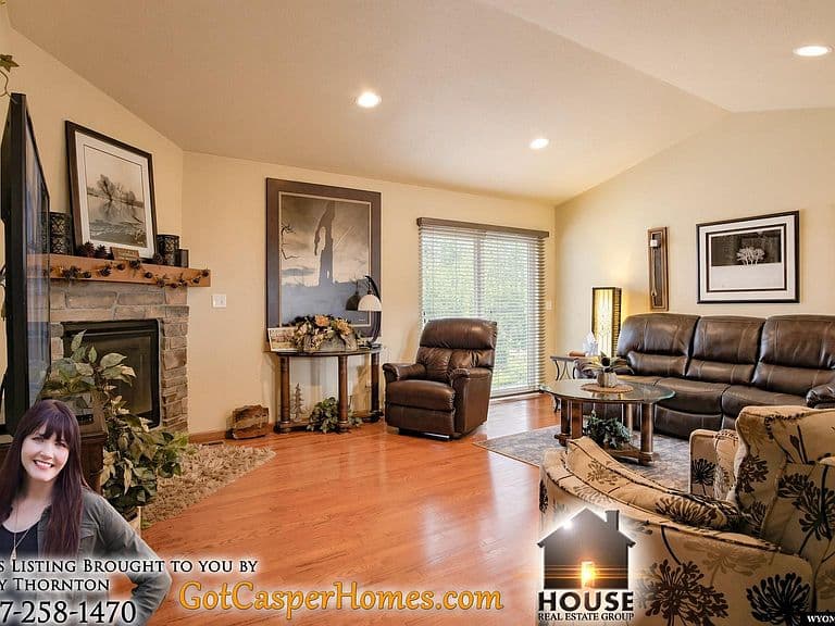 1647 Heathrow Ave photo 4