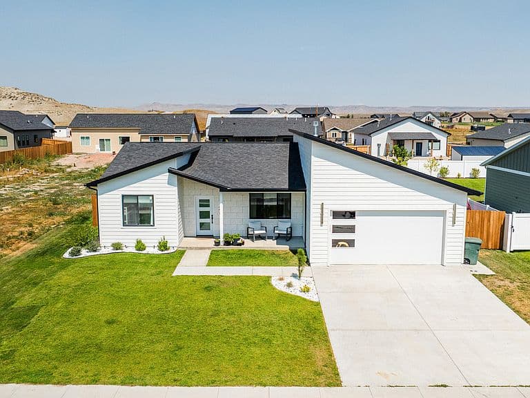 1429 Silverton Dr photo 2