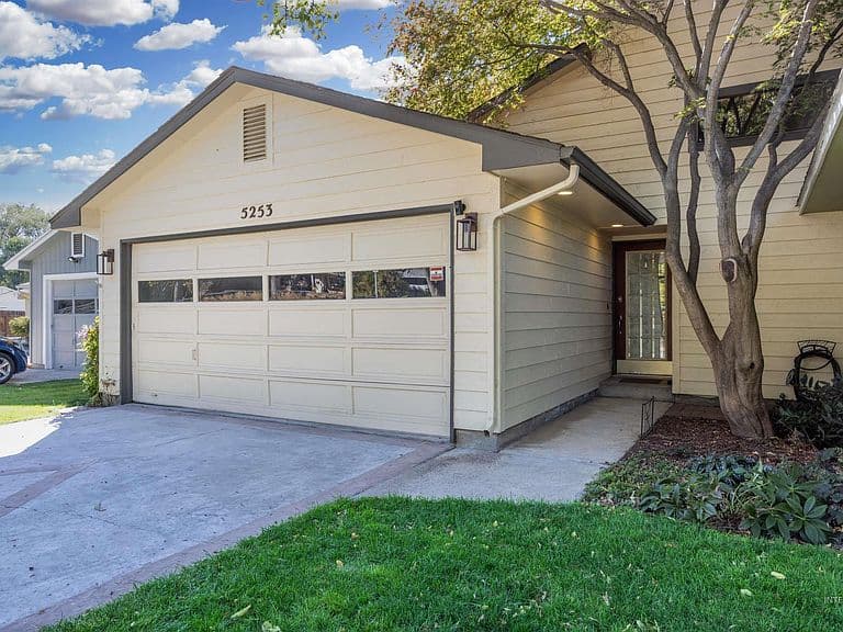 5253 W Grover St photo 4