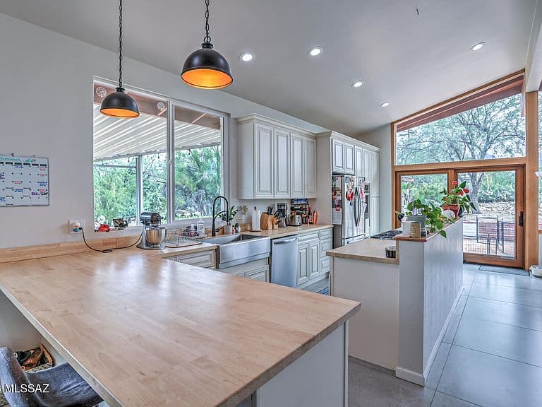 1010 W San Miguel Cir photo 5