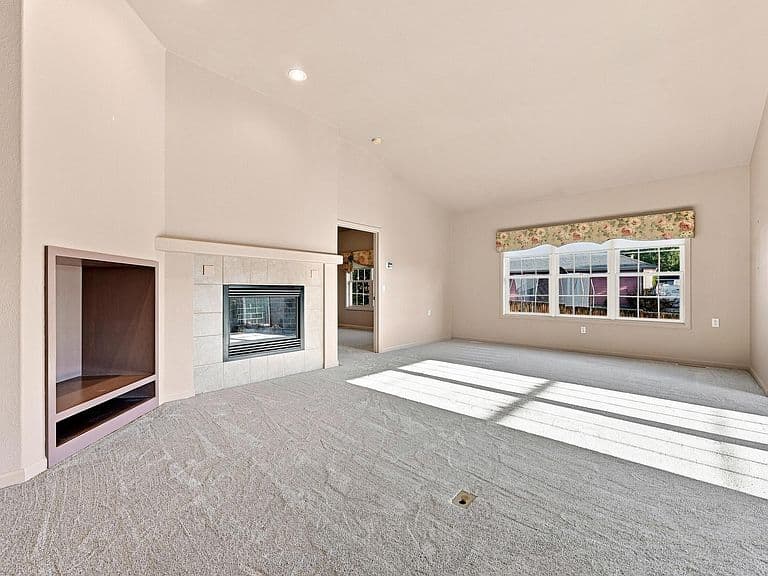 600 Comanche Ln photo 2