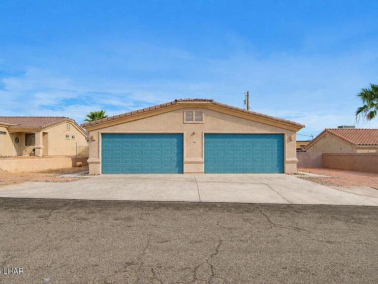 1096 Rolling Hills Dr photo 1