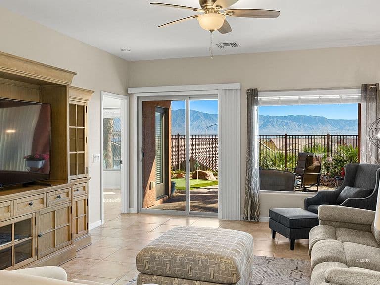 597 Bridle Path Cir photo 4