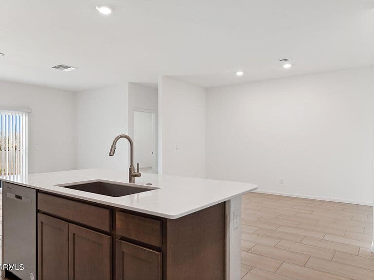 25446 W LA SALLE Street photo 4