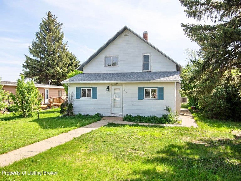 307 Dakota Ave photo 3