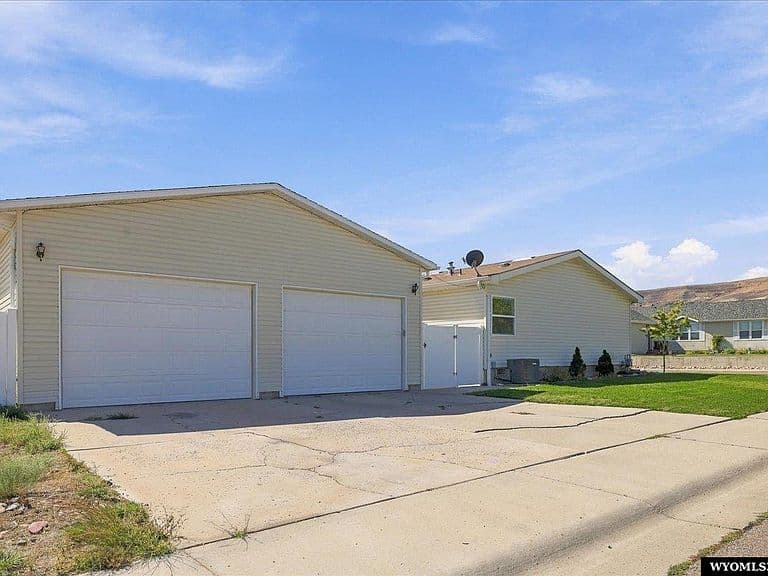 3733 Blue Heron St photo 5