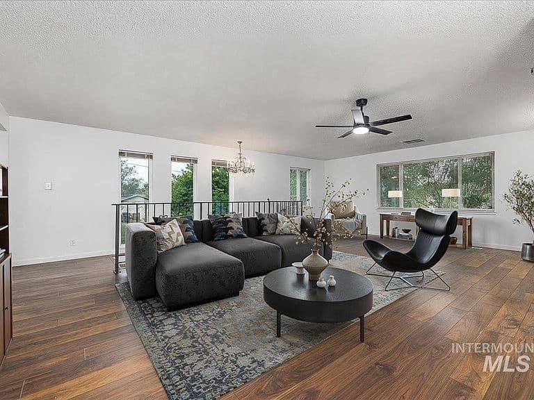 289 W Arthur Ave photo 4
