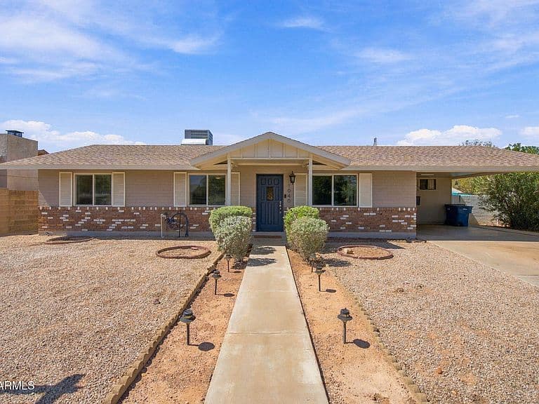 1040 S GRAND -- photo 1