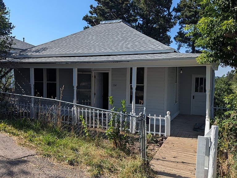 214 Milliken St photo 1