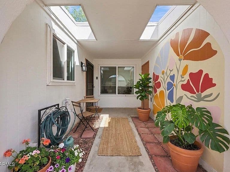 410 W LAGUNA Drive photo 4