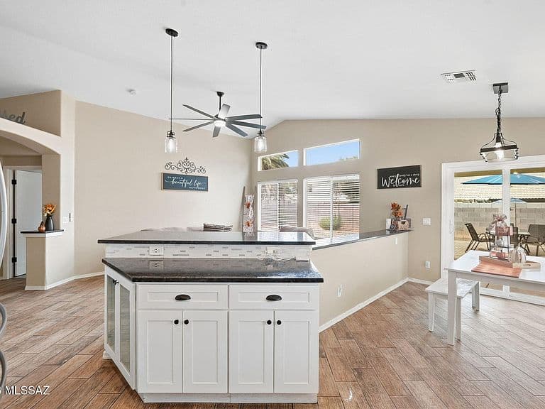 8604 N Cantora Way photo 5