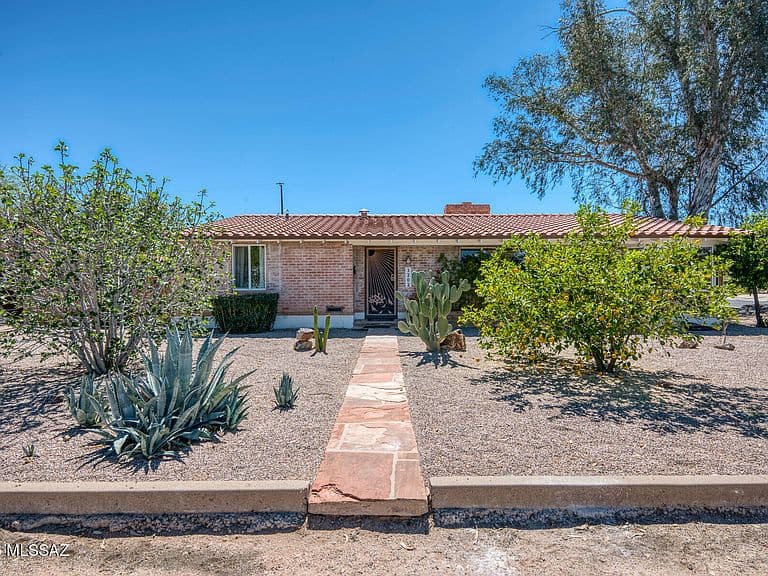 3202 E Pima St photo 1