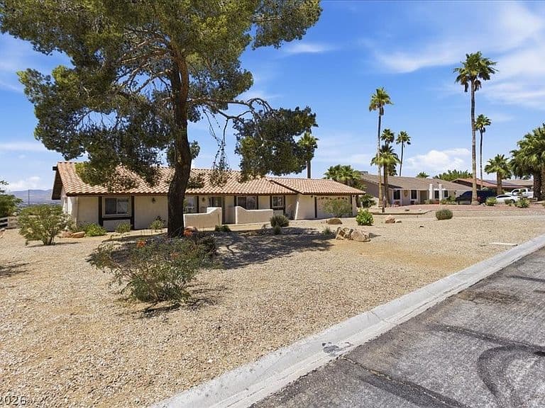 1073 Sidehill Way photo 2