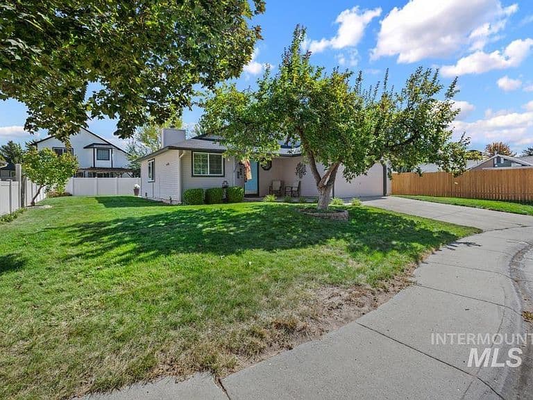 4486 N Citrus Ave photo 3
