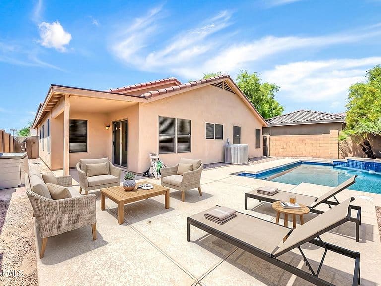 2430 E PEACH TREE Drive photo 2