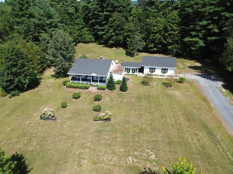 110 Goodell Avenue photo 5
