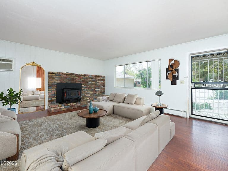 1118 Patton St photo 3