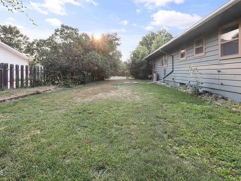 315 20th St E photo 5