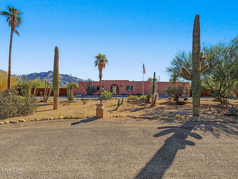 7040 N Antonietta Dr photo 3