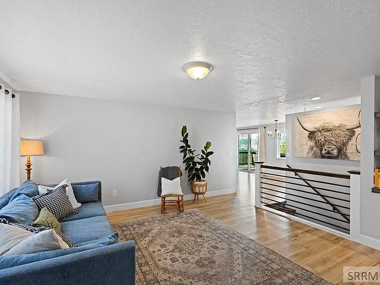 1445 Bluebell Cir photo 4