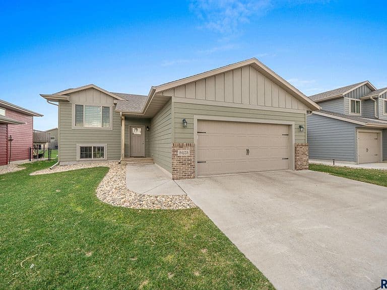 9425 W Liam St photo 1