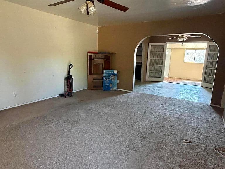 109 N LOS ROBLES Drive photo 2