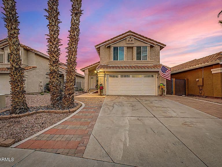 4064 E Woodland Drive photo 2