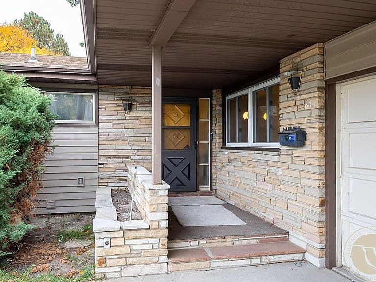 844 Burlington Ave photo 2