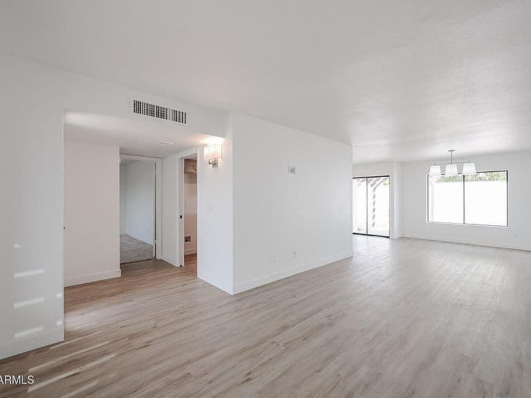 1014 E VILLA MARIA Drive photo 2