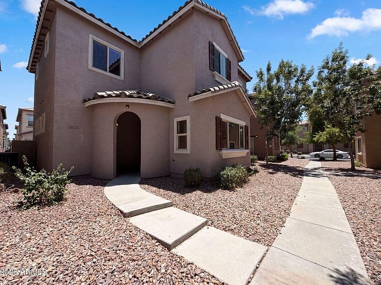 1826 W POLLACK Street photo 1