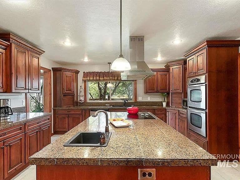 453 Mahard Dr photo 5