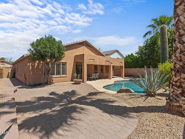 7415 W AURORA Drive photo 4