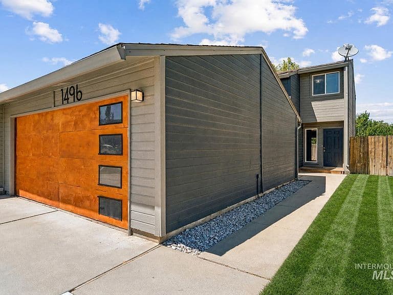 1496 W Storey St photo 2