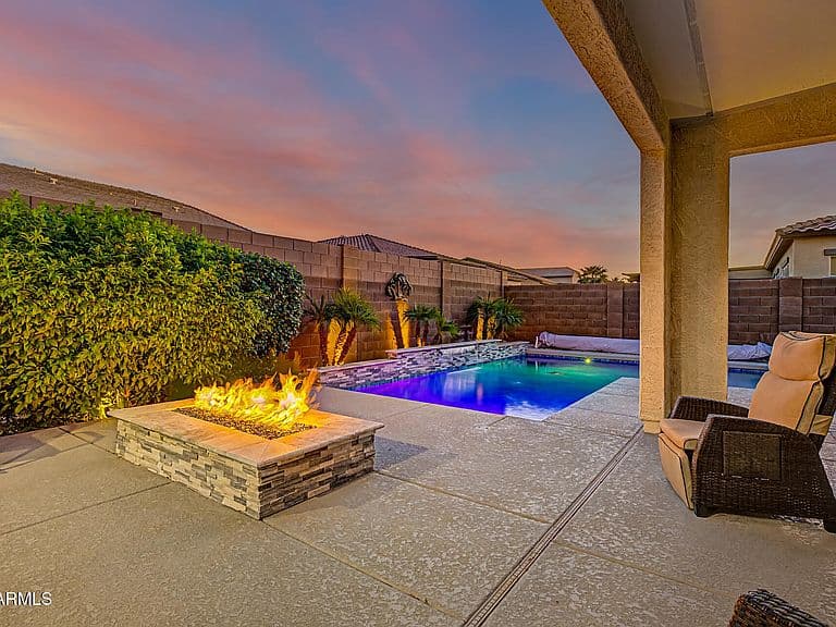 17253 W ECHO Lane photo 1